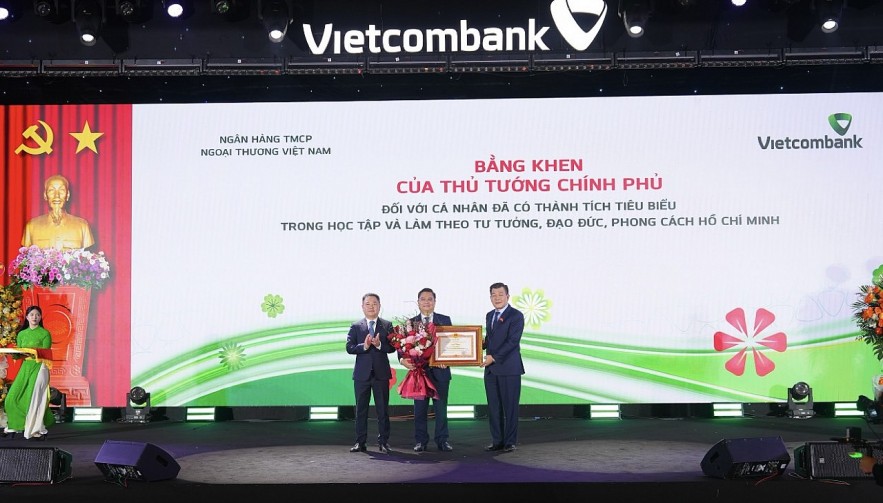 Vietcombank năm 2025: Bản lĩnh ngân hàng trụ cột trong chu kỳ vượt lên thách thức để kiến tạo cho phát triển