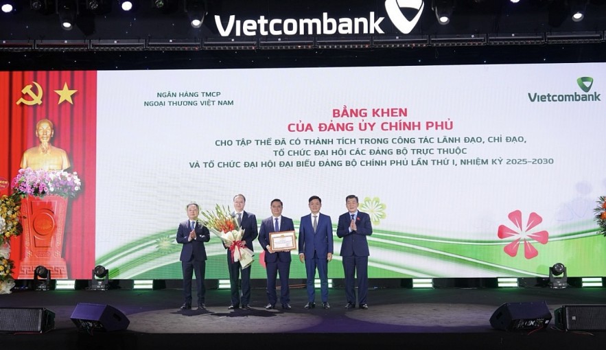 Vietcombank năm 2025: Bản lĩnh ngân hàng trụ cột trong chu kỳ vượt lên thách thức để kiến tạo cho phát triển