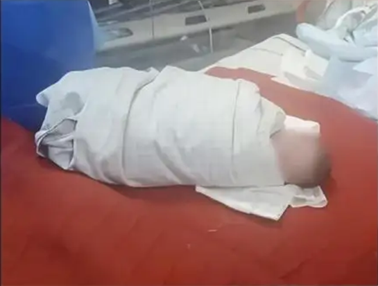 Người phụ nữ đau bụng dữ dội nên đi khám, chuyện xảy ra 23 phút sau đó gây 