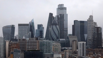 Nền kinh tế Anh tăng trưởng vượt dự kiến