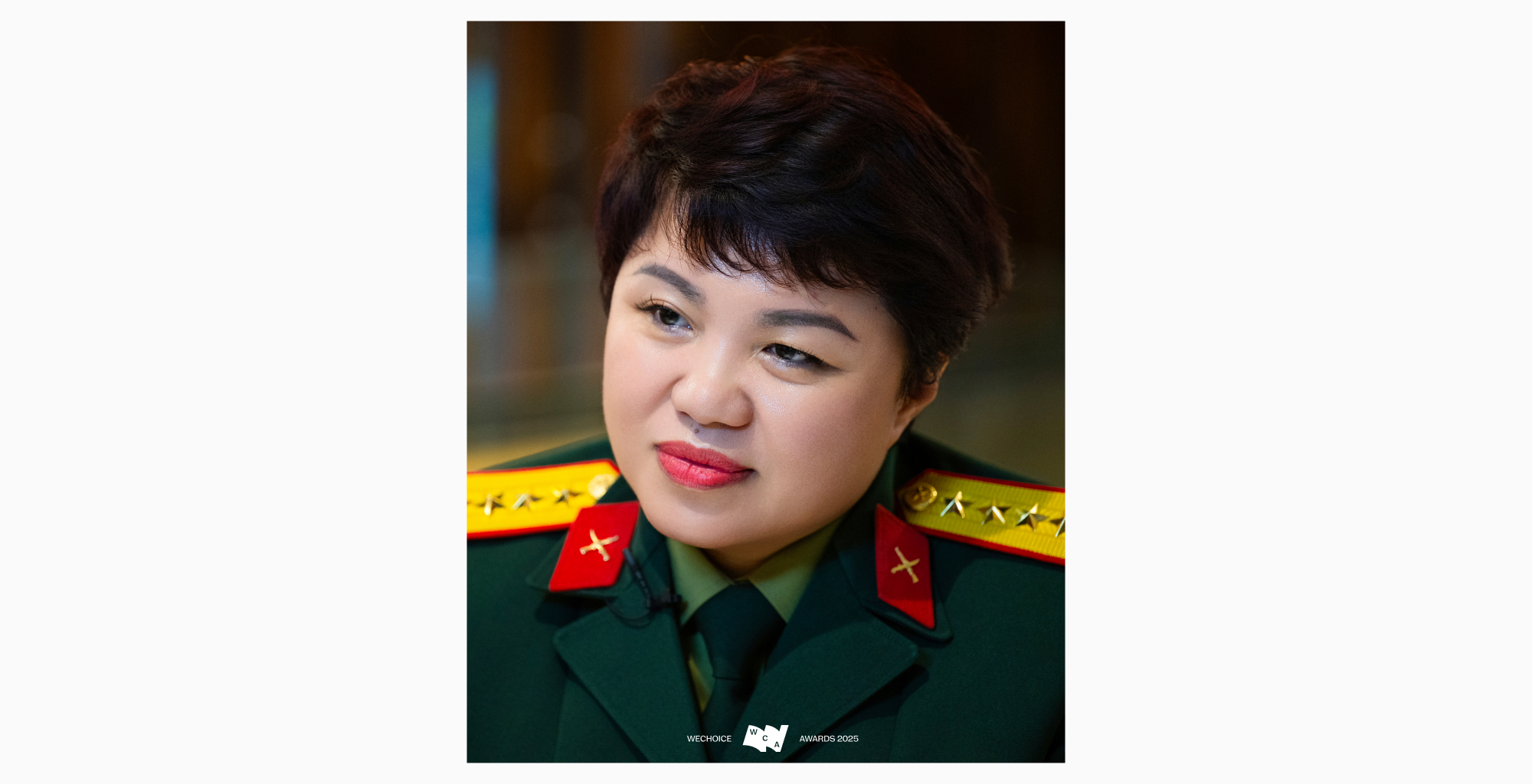 Mưa Đỏ giống như một chiến dịch - nơi mỗi cảnh quay là một nhiệm vụ, mỗi quyết định đều mang ý nghĩa tri ân- Ảnh 10.