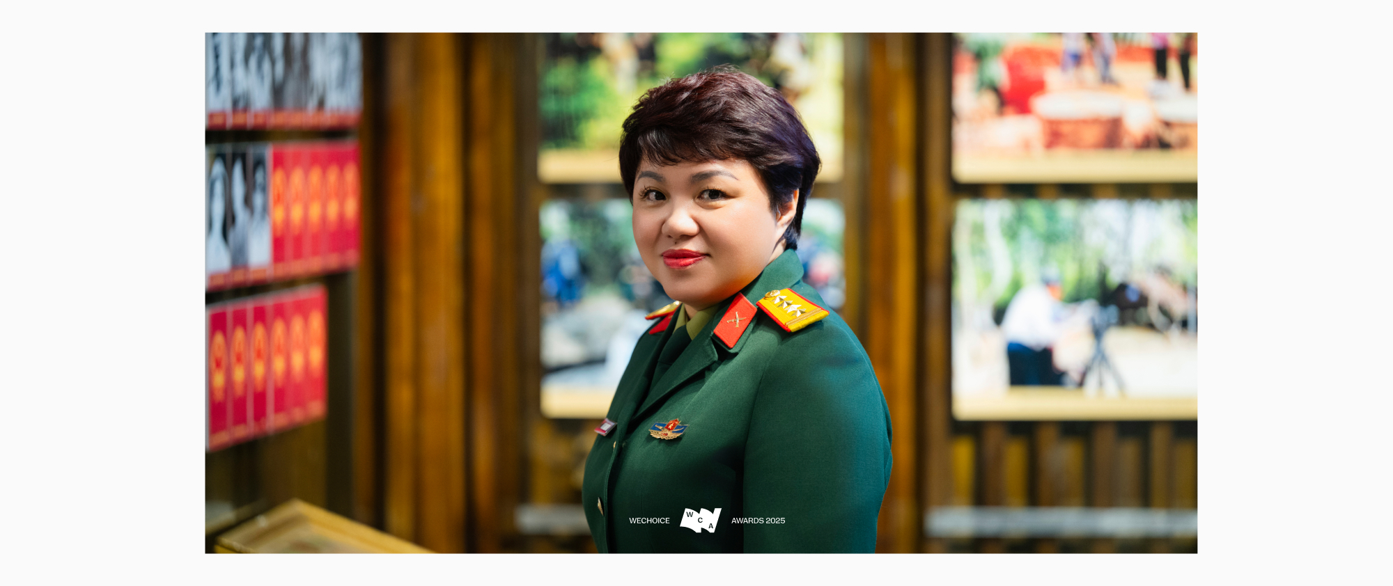 Mưa Đỏ giống như một chiến dịch - nơi mỗi cảnh quay là một nhiệm vụ, mỗi quyết định đều mang ý nghĩa tri ân- Ảnh 12.