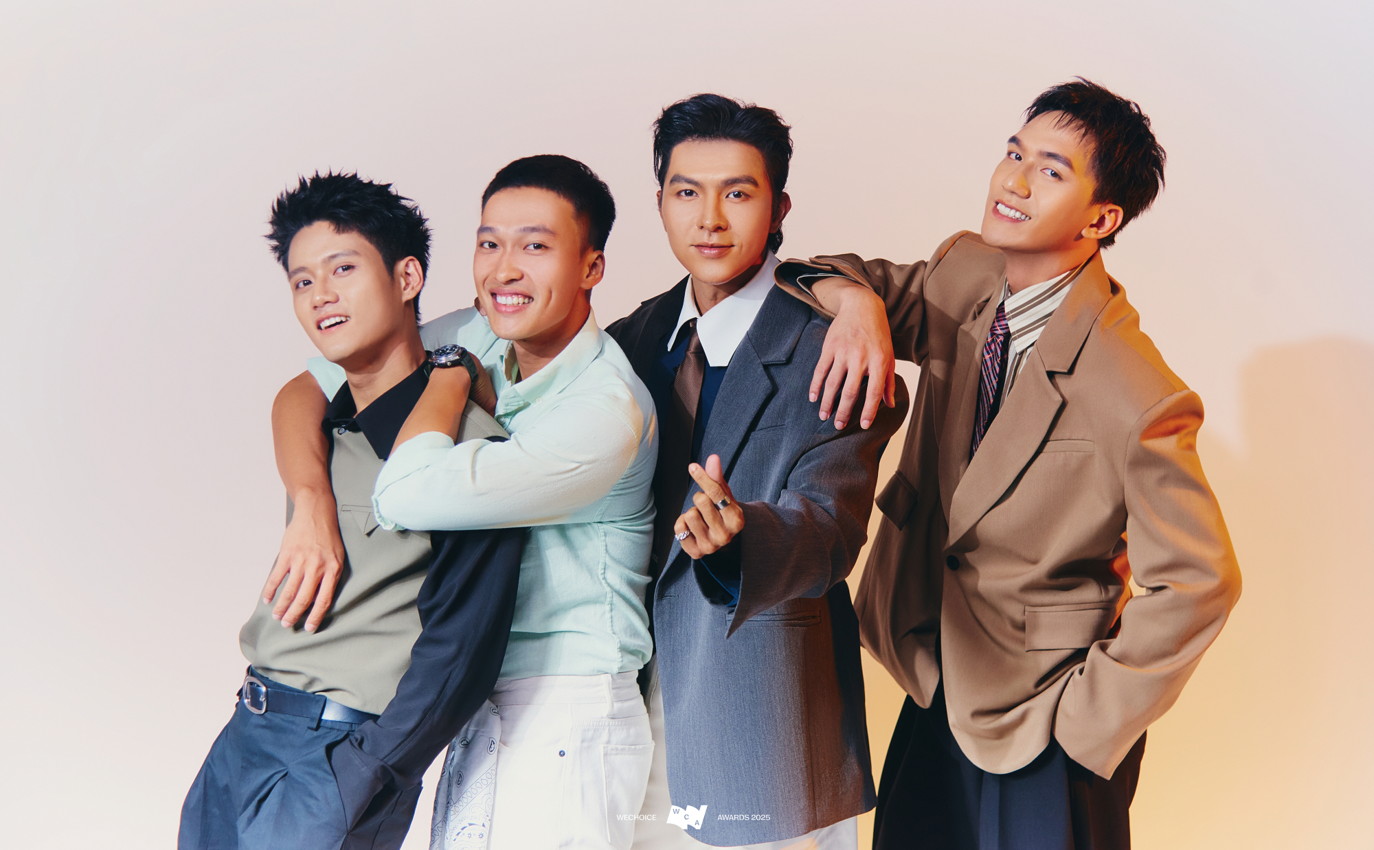 Mưa Đỏ giống như một chiến dịch - nơi mỗi cảnh quay là một nhiệm vụ, mỗi quyết định đều mang ý nghĩa tri ân- Ảnh 15.