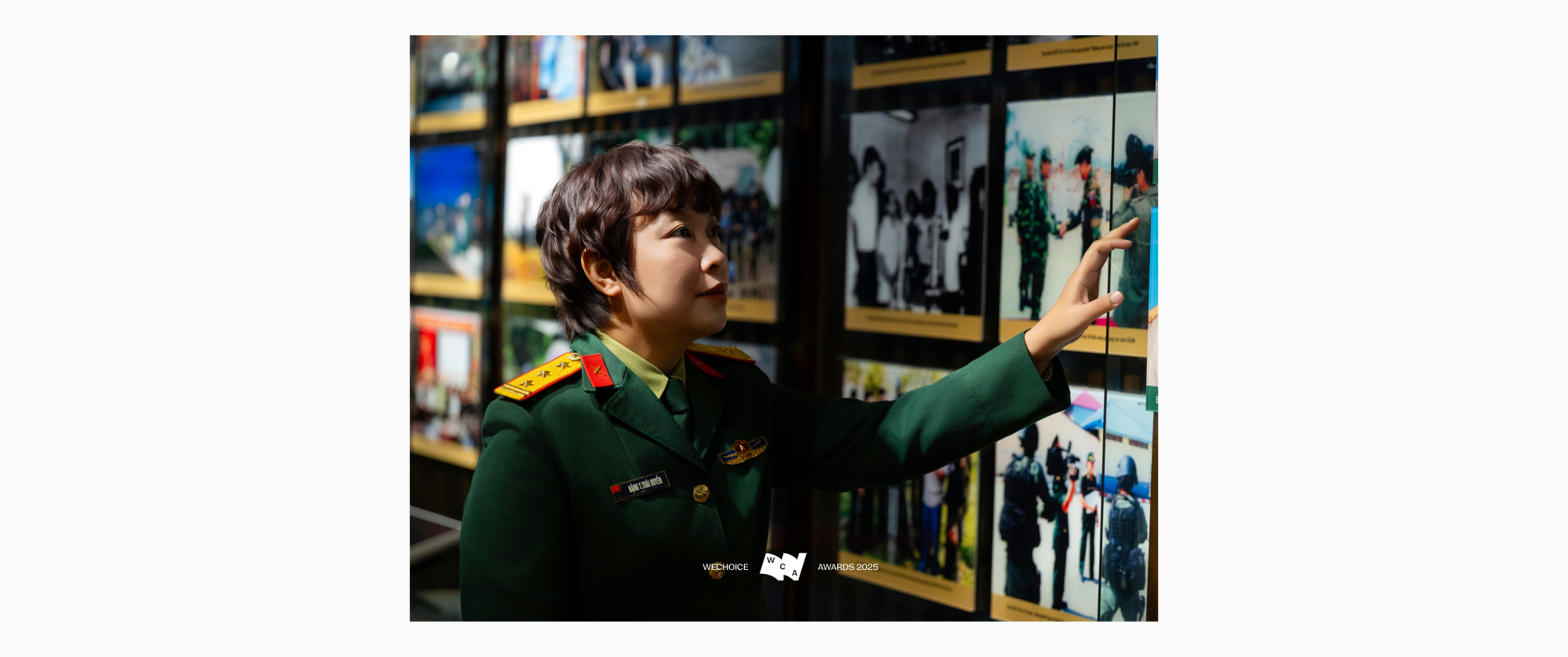 Mưa Đỏ giống như một chiến dịch - nơi mỗi cảnh quay là một nhiệm vụ, mỗi quyết định đều mang ý nghĩa tri ân- Ảnh 5.