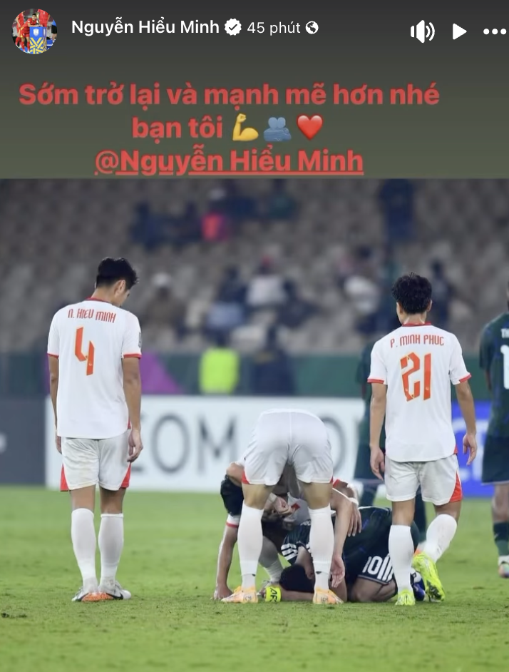 U23 Việt Nam thương nhau như thế: Ai cũng lo lắng khi Hiểu Minh chấn thương, đồng loạt cầu mong 1 điều- Ảnh 4. U23 Việt Nam thương nhau như thế: Ai cũng lo lắng khi Hiểu Minh chấn thương, đồng loạt cầu mong 1 điều- Ảnh 4.