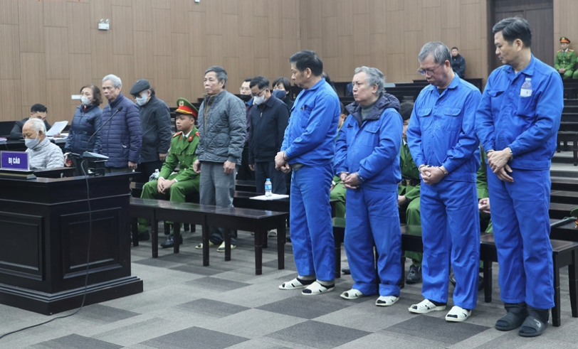 Cựu Tổng giám đốc VICEM khai không quan tâm tiền 'biếu' vì thu nhập cán bộ cả trăm triệu mỗi tháng- Ảnh 1.