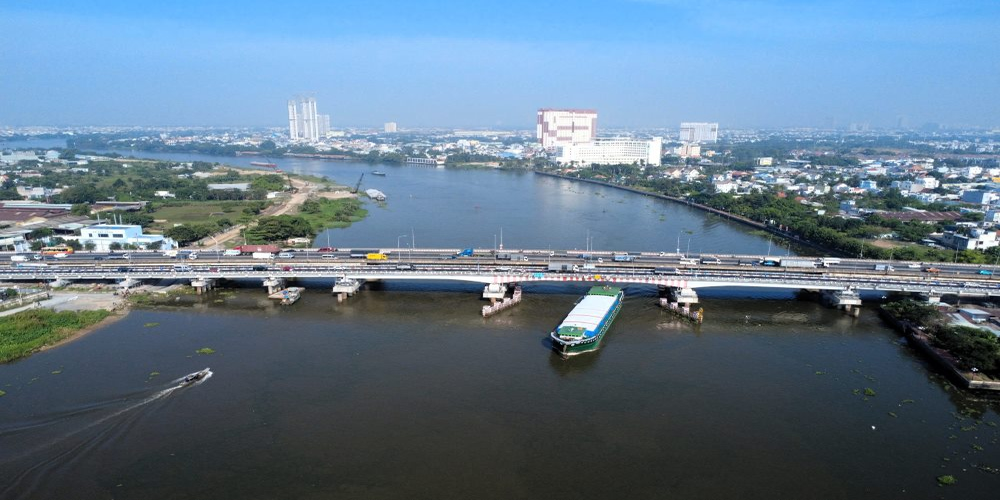 Cầu nặng 9.000 tấn bất ngờ rung chuyển, 100 người Việt Nam hò reo vì tạo kỳ tích, thành công làm chủ công nghệ phức tạp - Ảnh 1.