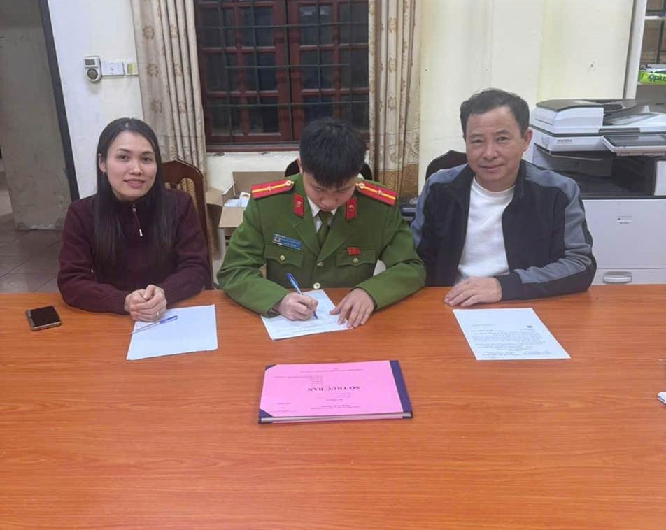 Nhận 2 tỷ đồng nhưng không có nội dung chuyển khoản: Công an điều tra người phụ nữ ở Hà Nội - Ảnh 2.