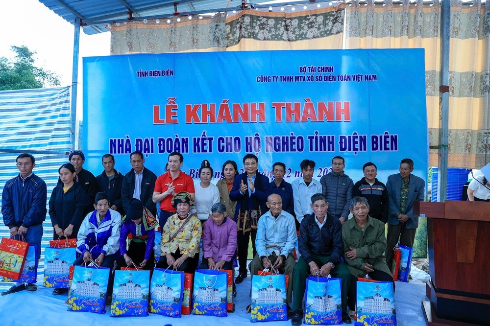 Hơn 32 triệu lượt trúng thưởng trong năm 2025, Vietlott trả thưởng hơn 5.342 tỷ đồng đến người chơi trên toàn quốc Hơn 32 triệu lượt trúng thưởng trong năm 2025, Vietlott trả thưởng hơn 5.342 tỷ đồng đến người chơi trên toàn quốc