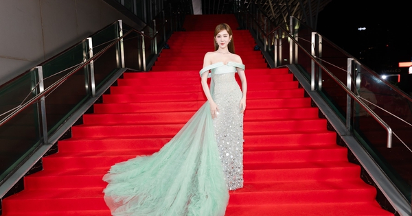 Thúy Ngân đẹp như tiên nữ giáng trần ở WeChoice Awards 2025