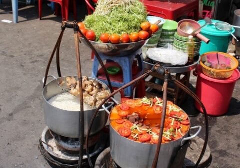 Bộ Y tế yêu cầu bảo đảm an toàn thực phẩm trong kinh doanh thức ăn đường phố