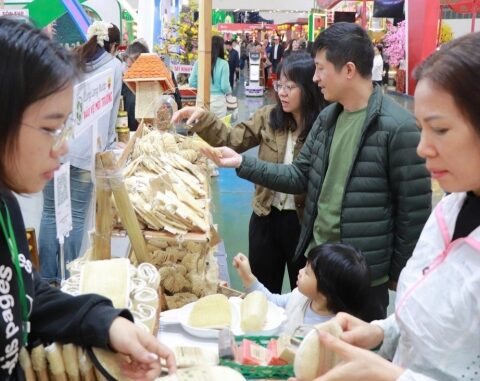 Người dân nô nức sắm Tết tại Hội chợ Mùa Xuân 2026