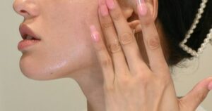 Nhiều phụ nữ soi gương sau 30 giật mình vì da sạm dần:3 nguyên nhân khiến làn da thiếu sức sống dù chăm dưỡng đều