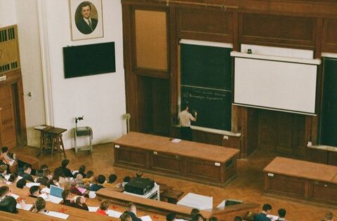 Không phải tiếng Anh, đây là 3 ngôn ngữ AI khuyên nên học ngay nếu muốn kiếm tiền trong 5 năm tới