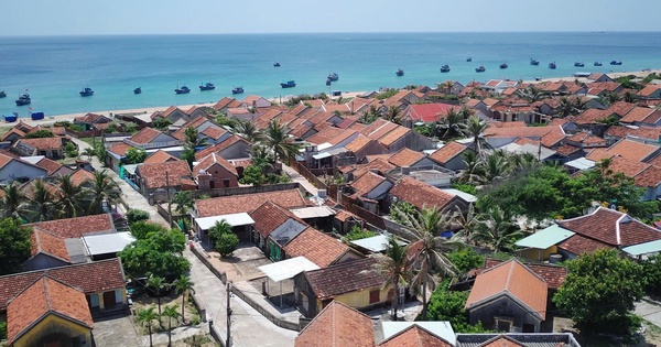 Độc đáo ngôi làng ‘100% nhà lợp mái đỏ’ bên biển Đắk Lắk