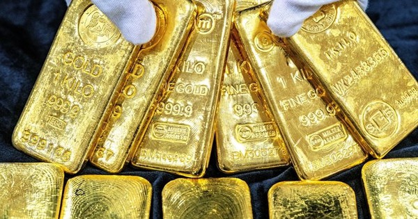 Giá vàng hồi phục lên mốc 5.000 USD/oz, một “tay to” gom hơn 3 tấn