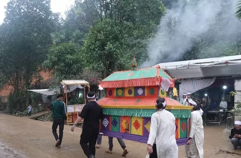 Thảm kịch chìm tàu trên hồ Thác Bà: Bốn gia đình một nỗi tang thương