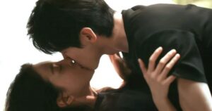 Tại sao phụ nữ KHÔNG NÊN làm “chuyện ấy” khi đang có kinh nguyệt? 5 nguy hiểm rình rập được bác sĩ chỉ đích danh