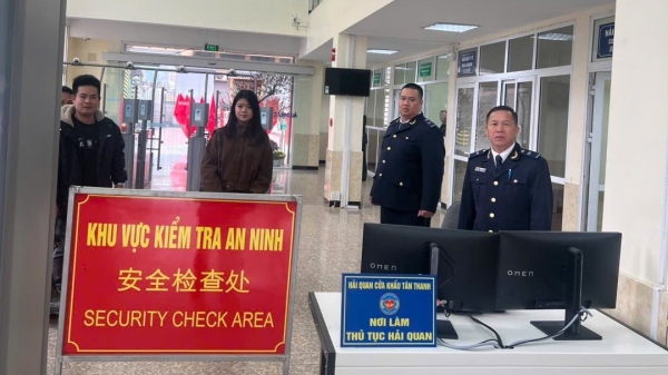 Thông quan hơn 300 xe hàng và 18.700 lượt hành khách qua cửa khẩu Lạng Sơn ngày mùng 4 Tết