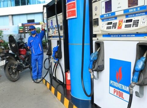 Từ 15h chiều 20/2, giá xăng giảm đến 200 đồng/lít