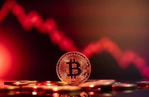 Nóng: Bitcoin ‘thủng’ mốc 65.000 USD, ‘vàng kỹ thuật’ trở thành tài sản rủi ro bậc nhất