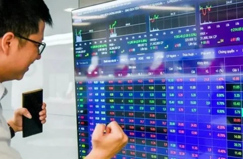 Cổ phiếu nhóm dầu khí tăng kịch trần