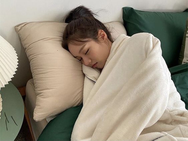 Mùng 4 Tết, nhiều phụ nữ thấy mình “già đi” rõ rệt: Vì sao?- Ảnh 3. Mùng 4 Tết, nhiều phụ nữ thấy mình “già đi” rõ rệt: Vì sao?- Ảnh 3.