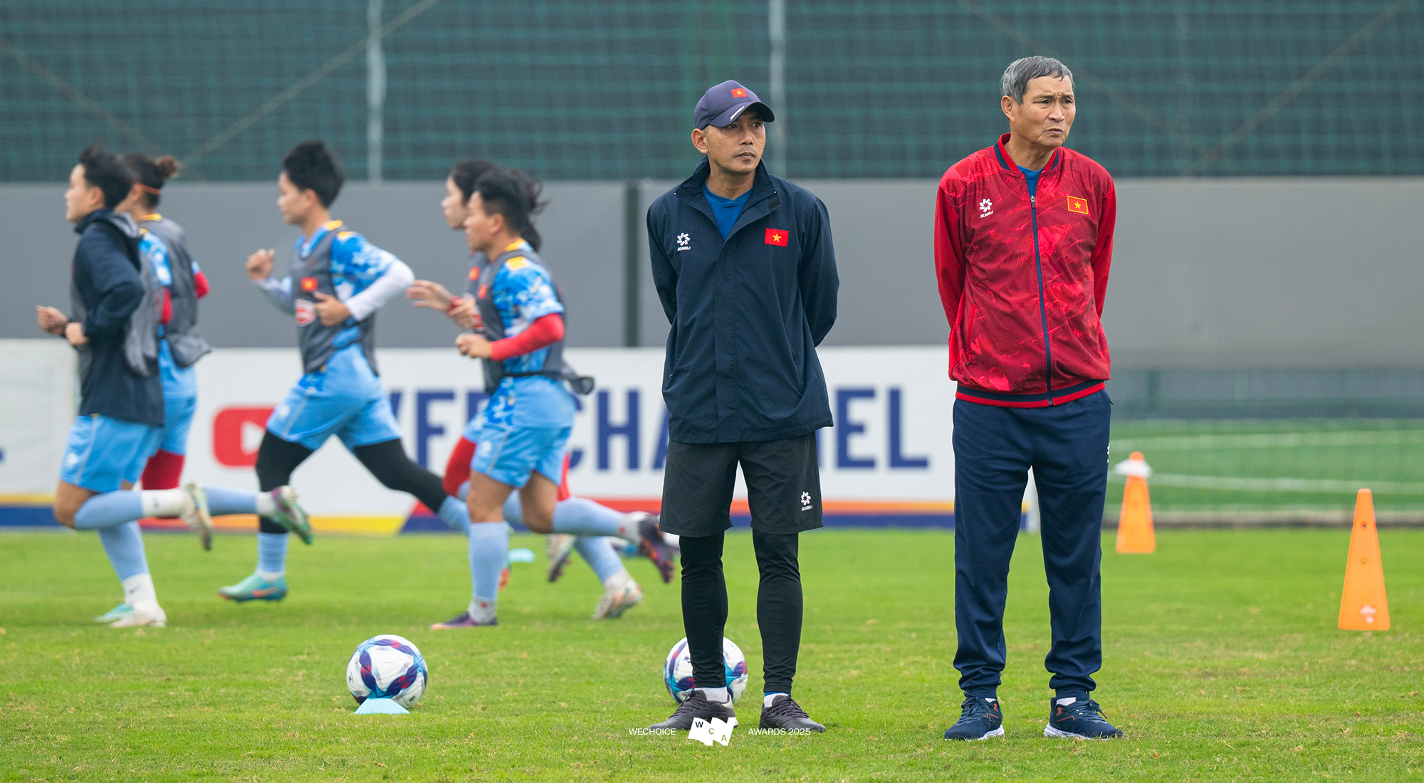 HLV 75 tuổi Mai Đức Chung của đội tuyển nữ Việt Nam: “Thắng thì các con nhận, thua thì bác chịu”- Ảnh 5. HLV 75 tuổi Mai Đức Chung của đội tuyển nữ Việt Nam: “Thắng thì các con nhận, thua thì bác chịu”- Ảnh 5.