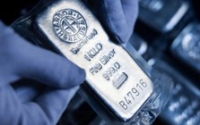 Thế lực nắm hơn 15.000 tấn bạc liên tục bán ra ở thời điểm nhạy cảm