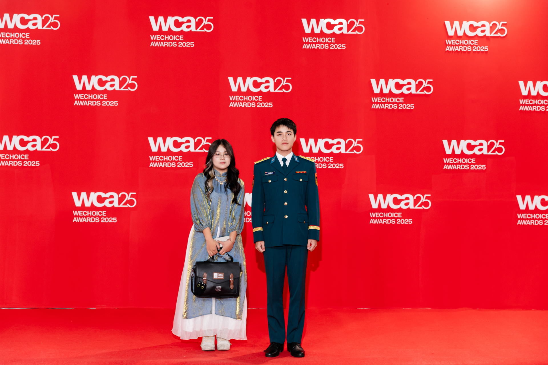 Đại tá, phi công cấp 1 Nguyễn Thế Dũng đứng cạnh Đại uý Đào Văn Bình: Phía sau bức ảnh gây bão mạng- Ảnh 8.