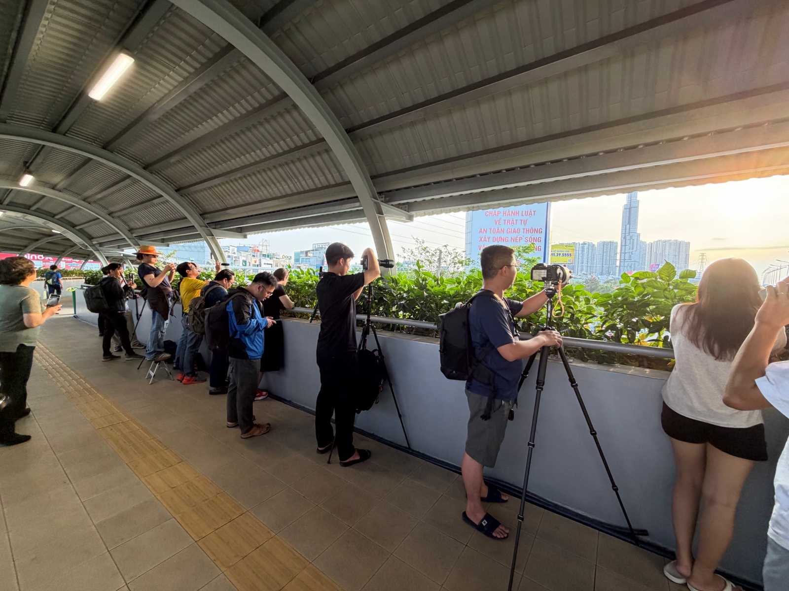 Cảnh tượng đẹp choáng ngợp chiều mùng 7 ở TP.HCM- Ảnh 8.