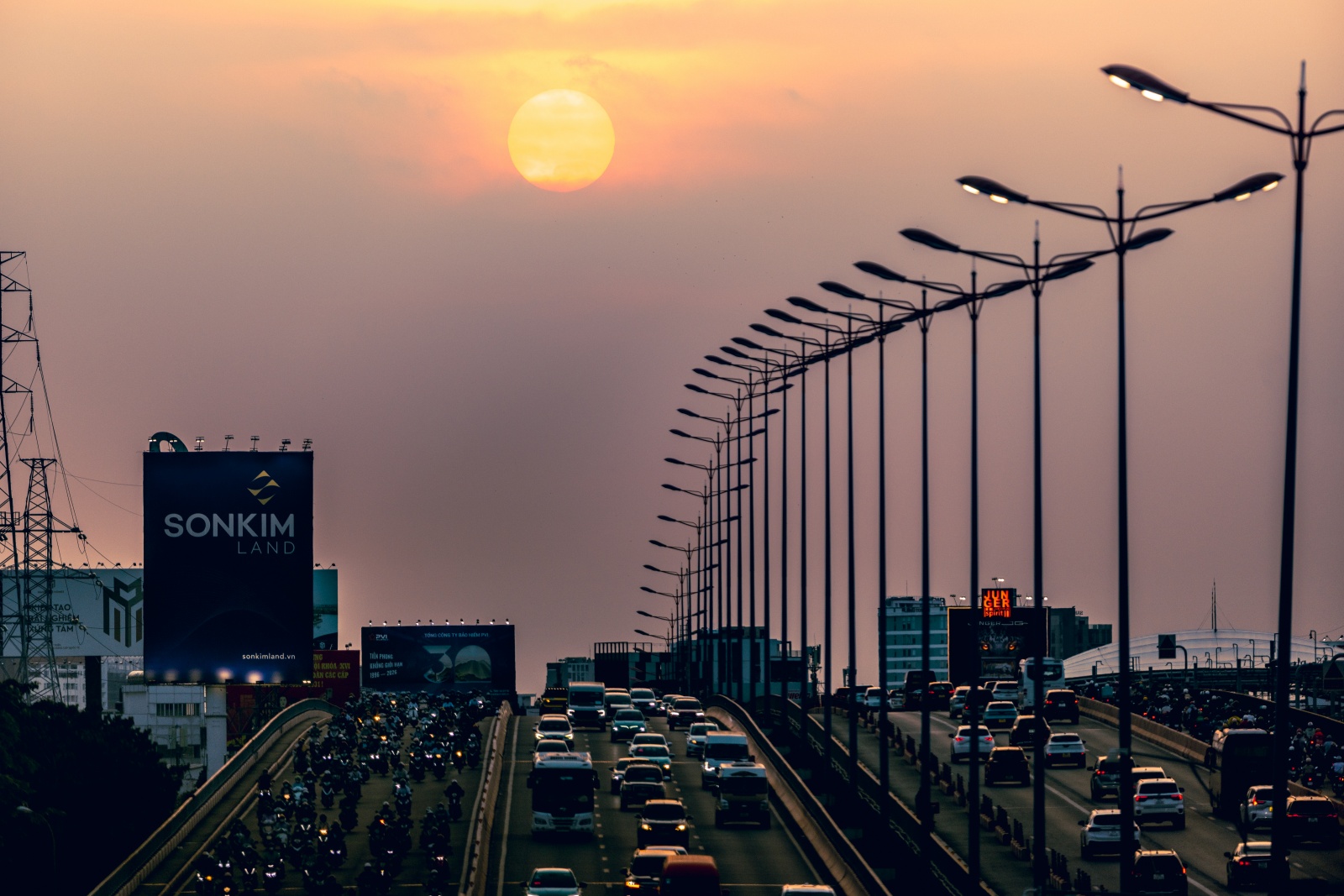 Cảnh tượng đẹp choáng ngợp chiều mùng 7 ở TP.HCM- Ảnh 3.