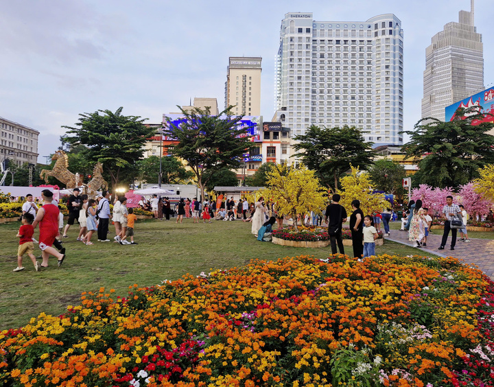 Cách TP.HCM 'đánh thức' những khu đất vàng bị 'quây tôn' giữa lòng đô thị- Ảnh 7.