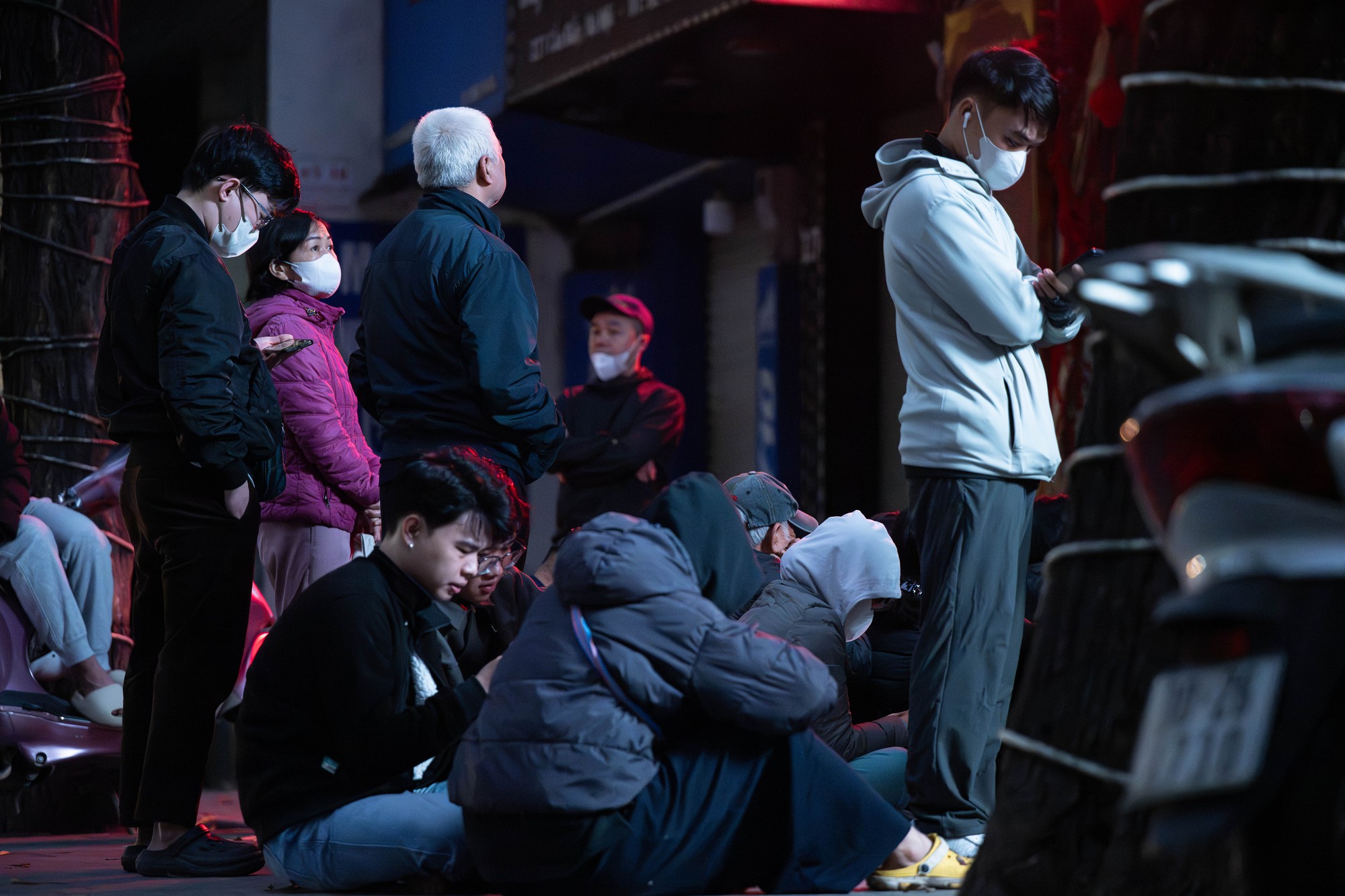 Cảnh tượng khó tin lúc 3h sáng trên phố Cầu Giấy trước ngày Vía Thần tài- Ảnh 4.