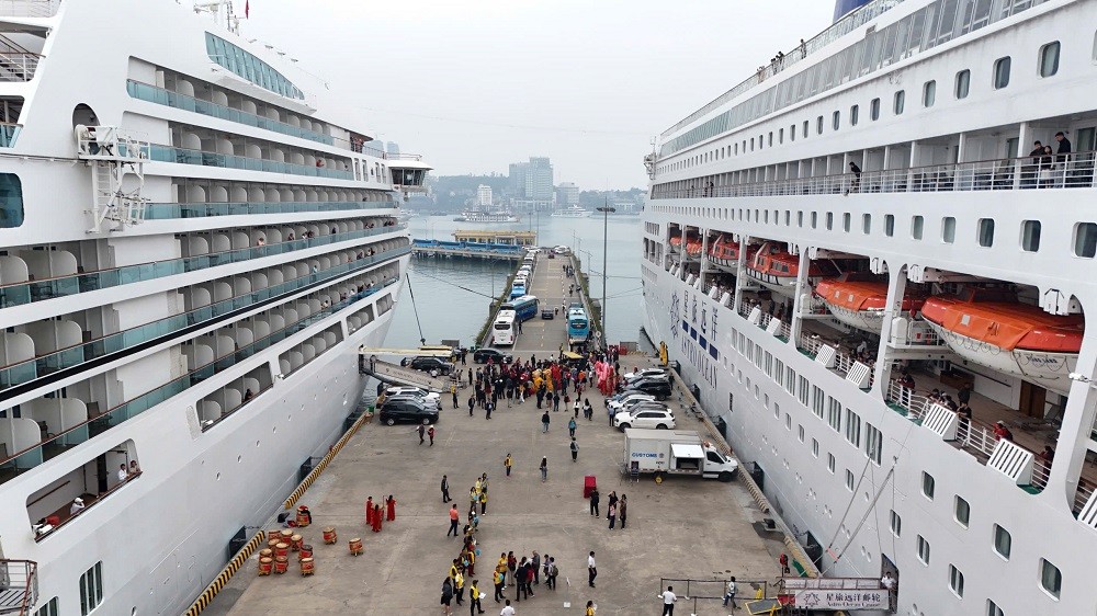 Dự kiến trong năm 2026, Cảng tàu khách quốc tế Hạ Long đón khoảng 90 chuyến tàu biển với khoảng 150.000 lượt khách đến từ các thị trường trọng điểm như Mỹ, Đức, Anh, Canada, Trung Quốc và nhiều quốc gia châu Âu. Ảnh T.D Dự kiến trong năm 2026, Cảng tàu khách quốc tế Hạ Long đón khoảng 90 chuyến tàu biển với khoảng 150.000 lượt khách đến từ các thị trường trọng điểm như Mỹ, Đức, Anh, Canada, Trung Quốc và nhiều quốc gia châu Âu. Ảnh T.D