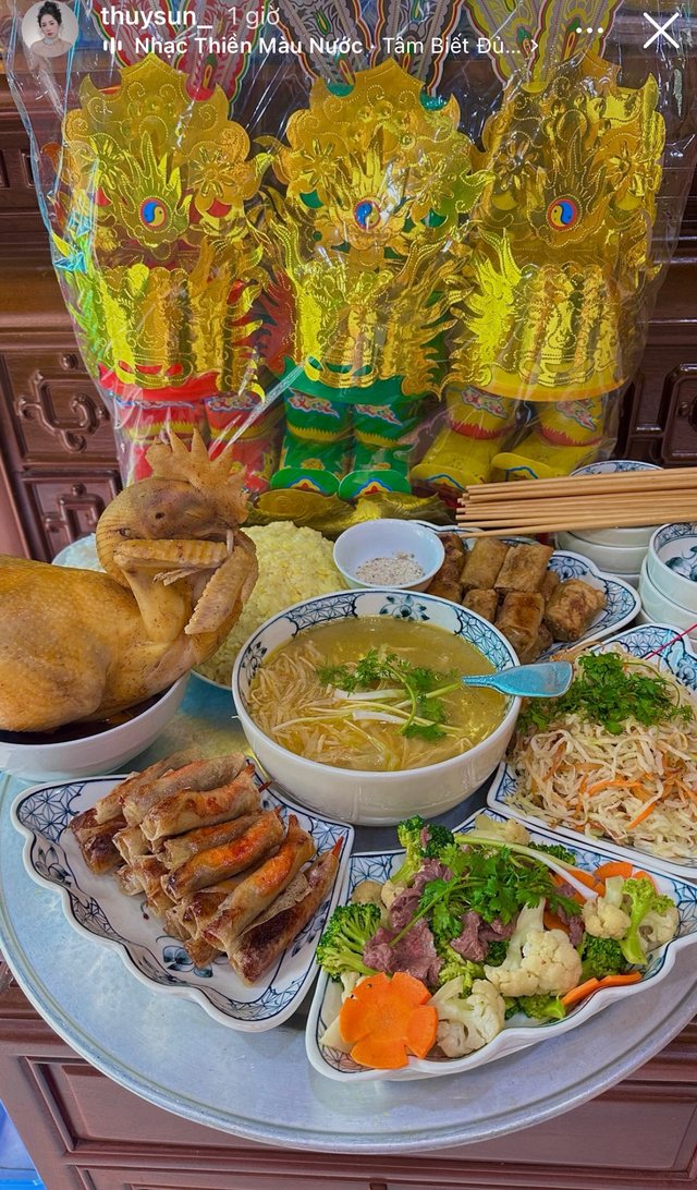 Vợ NSND Tự Long 10 điểm với mâm cúng ông Công ông Táo, Doãn Hải My flex không gian thờ tự choáng ngợp- Ảnh 8.