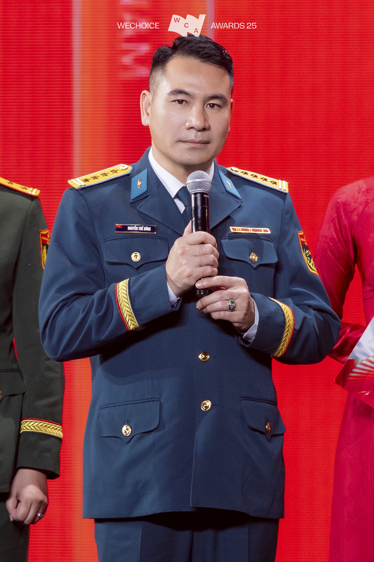 Đại tá, phi công cấp 1 Nguyễn Thế Dũng đứng cạnh Đại uý Đào Văn Bình: Phía sau bức ảnh gây bão mạng- Ảnh 5.