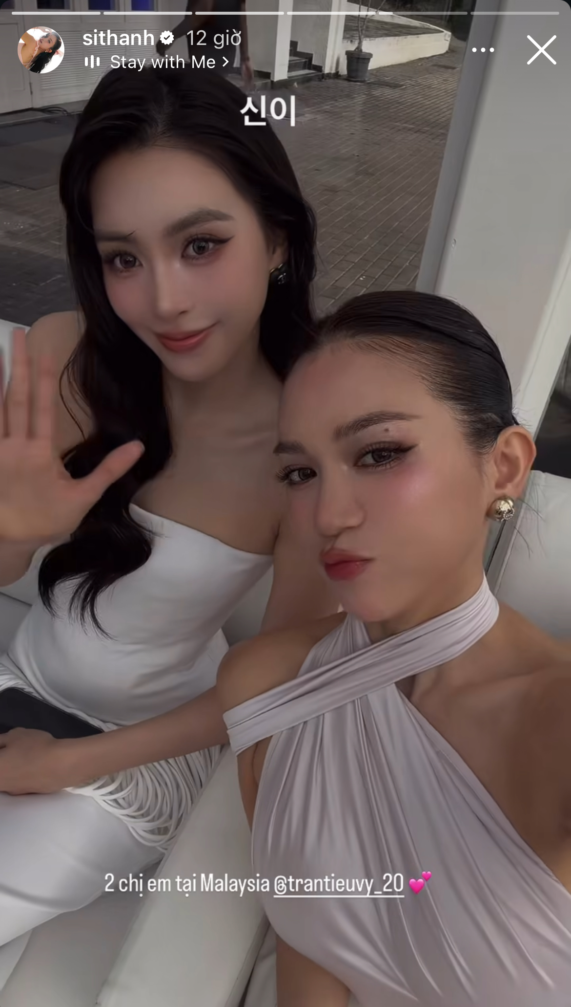 Gây tranh cãi vì tham gia sự kiện có logo app cá cược, Hoa hậu Tiểu Vy xin lỗi- Ảnh 5. Gây tranh cãi vì tham gia sự kiện có logo app cá cược, Hoa hậu Tiểu Vy xin lỗi- Ảnh 5.