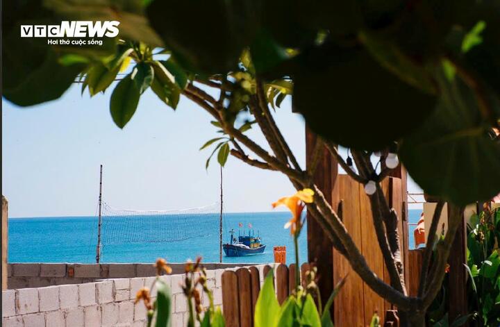 Độc đáo ngôi làng '100% nhà lợp mái đỏ' bên biển Đắk Lắk- Ảnh 5.