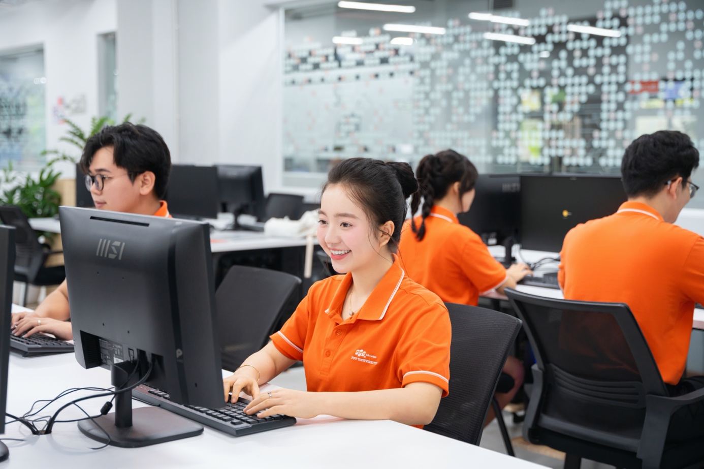 Trường Đại học FPT chính thức mở cổng đăng ký Chương trình học bổng Tìm kiếm nhân tài Kỷ nguyên số- Ảnh 1.