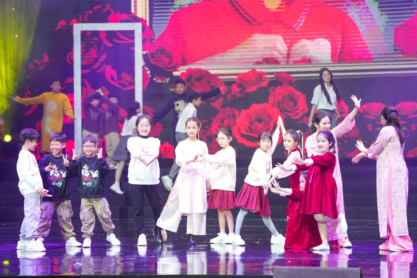 20 học sinh song sinh và câu chuyện giáo dục về sự đồng hành, tôn trọng khác biệt- Ảnh 2.