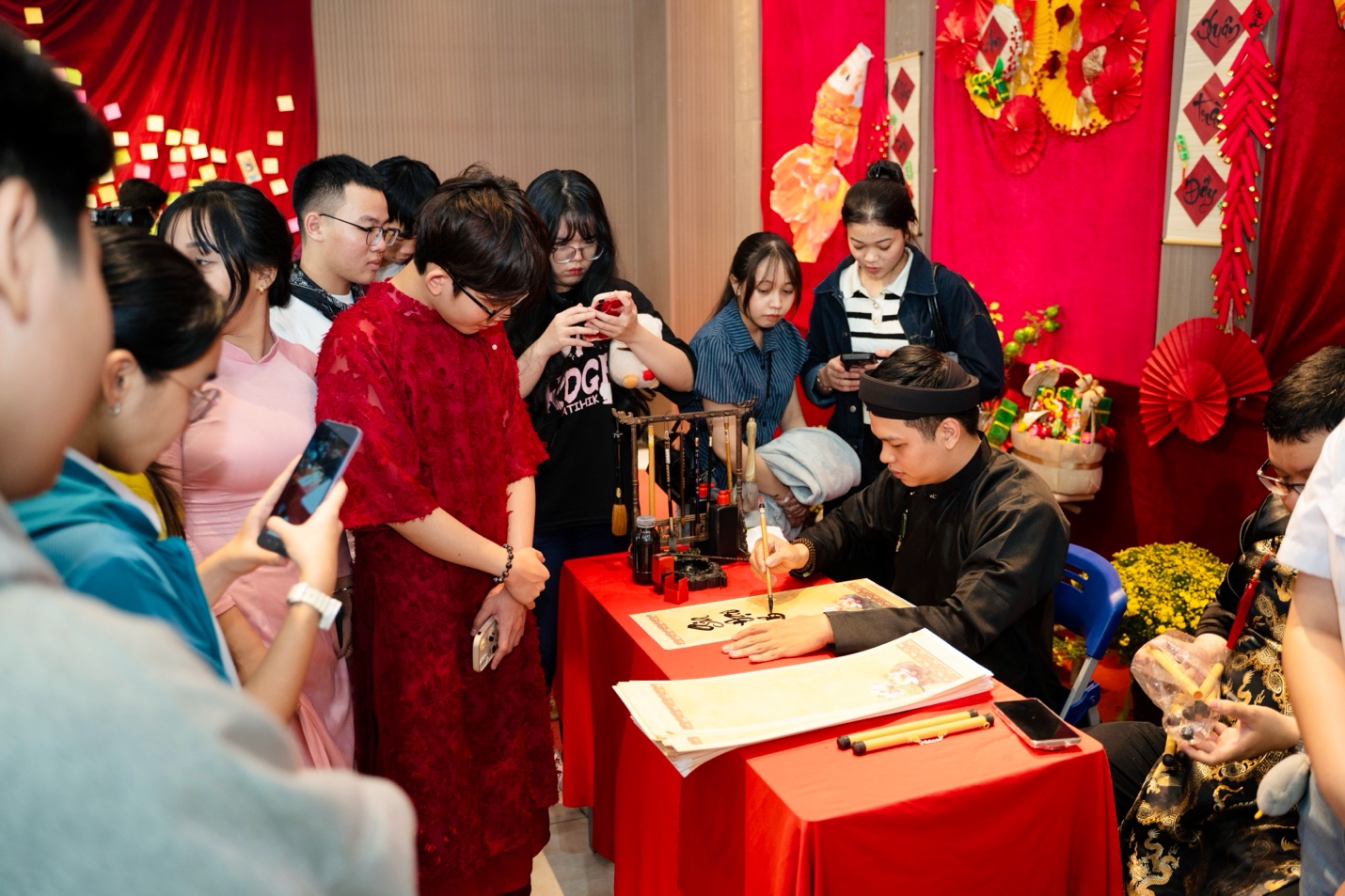 Gen Z và cách họ chạm vào Tết truyền thống theo cách rất riêng- Ảnh 4. Gen Z và cách họ chạm vào Tết truyền thống theo cách rất riêng- Ảnh 4.