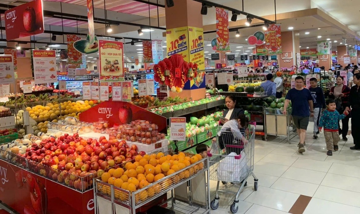 Thị trường mùng 3 Tết Bính Ngọ 2026 ổn định, nguồn cung hàng hóa dồi dào
