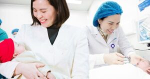 Nữ bác sĩ chữa bệnh cho những em bé nằm trong bụng mẹ: “Mình luôn học hỏi và phát triển không ngừng nghỉ vì… THƯƠNG”