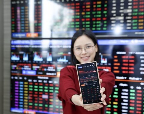 Chứng khoán phái sinh 27/2: Sắc đỏ áp đảo, chênh lệch âm trở lại