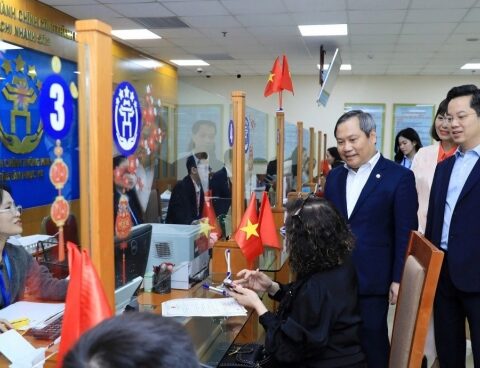 Giải quyết thủ tục hành chính kịp thời, tận tâm phục vụ nhân dân ngay từ những ngày đầu xuân