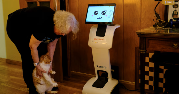 Công nghệ 28/2: Google Maps được gỡ hạn chế, robot nhảy múa cùng người cao tuổi