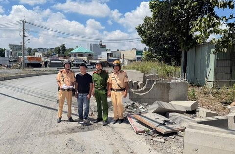 Thi công không gọn, một nhà thầu ở TPHCM bị CSGT phạt