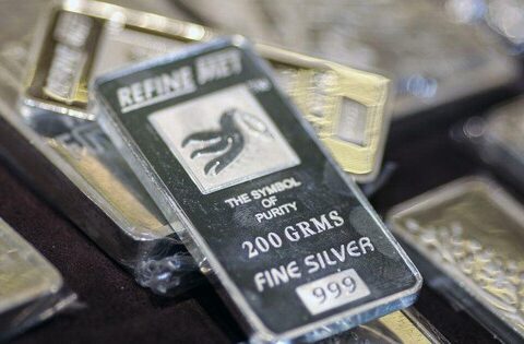 Quỹ bạc bán ra hơn trăm tấn khi giá lên cao nhất trong 1 tháng