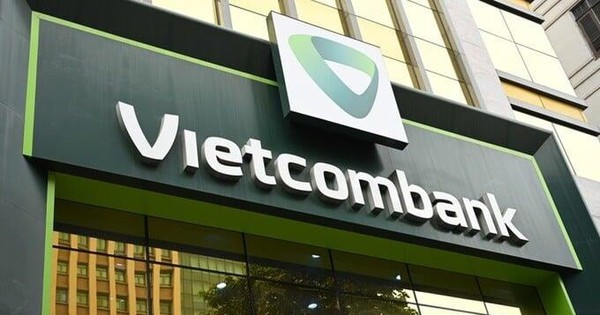 Loạt sếp Vietcombank mua vào cổ phiếu VCB
